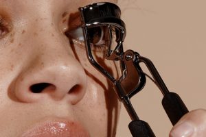 The Ultimate Guide to Curl Your Eyelashes